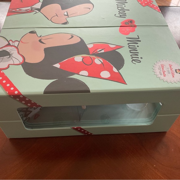 Disney  Mickey and Minnie  Valentines Day set - Picture 3 of 7